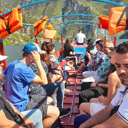 Botel Shala River Tour Koman